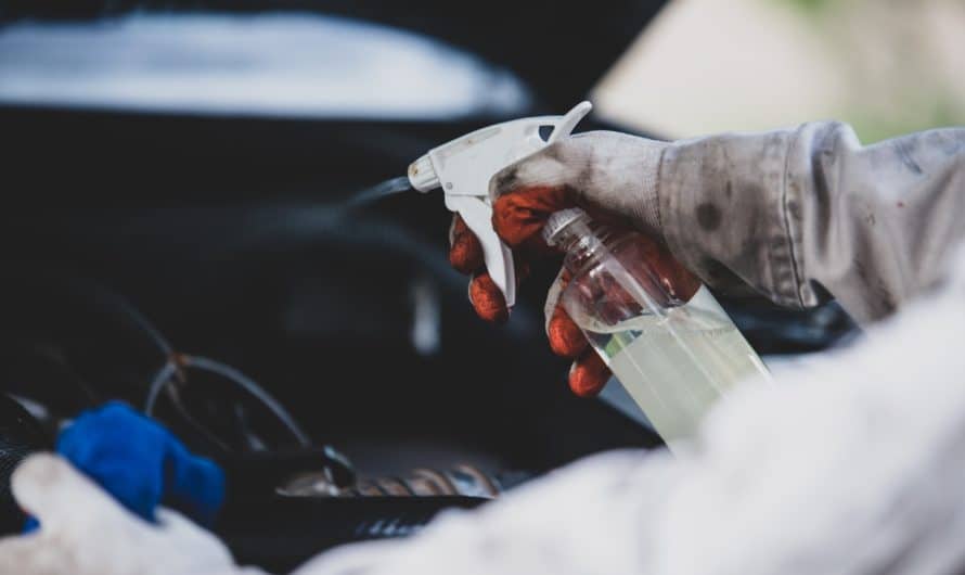 Graissage des éléments mécaniques de voiture