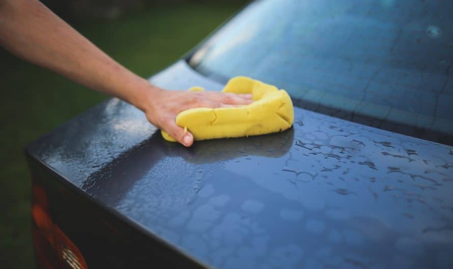 Lavage et cirage de la carrosserie de voiture