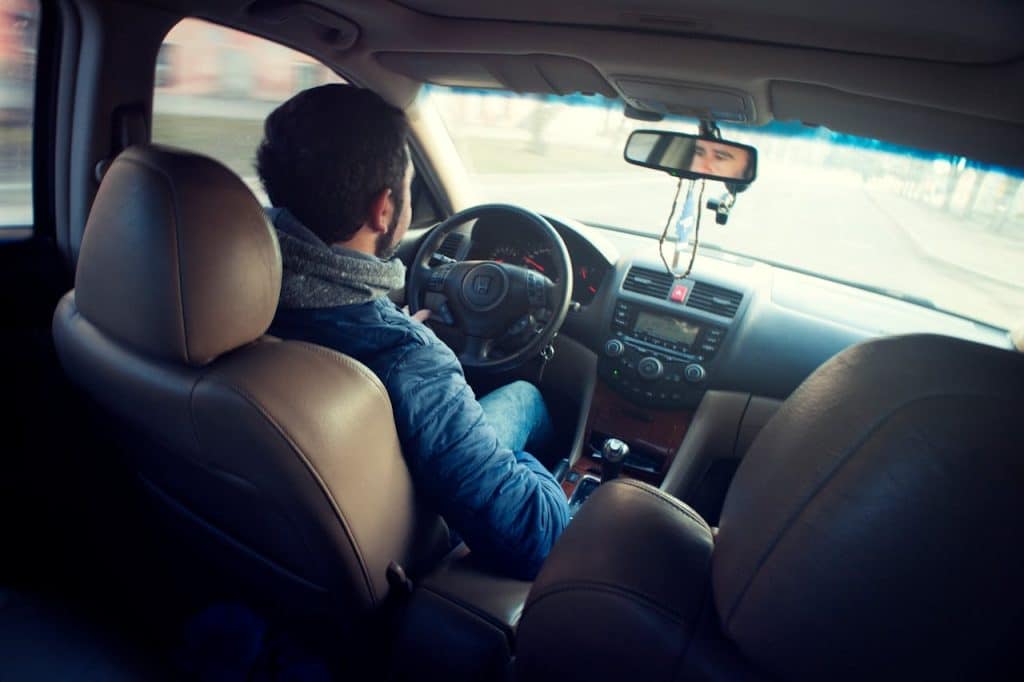 Un jeune conducteur 