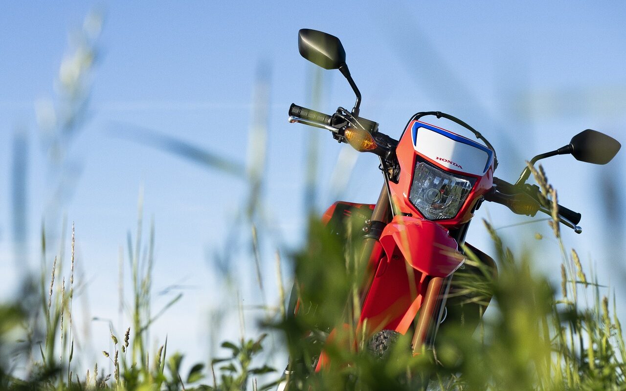 assurez la sécurité et la performance de votre moto grâce à notre service d'inspection de motos. notre équipe d'experts réalise des vérifications minutieuses pour détecter tout problème potentiel, vous garantissant ainsi des trajets sereins et en toute sécurité.