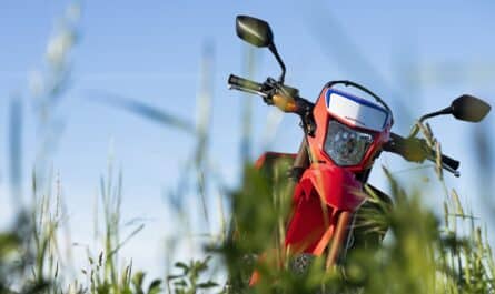 découvrez nos conseils essentiels pour l'entretien de votre moto. apprenez à prolonger la durée de vie de votre véhicule à deux roues grâce à des astuces pratiques et des recommandations sur les vérifications régulières, les réparations courantes et les soins nécessaires pour une conduite en toute sécurité.